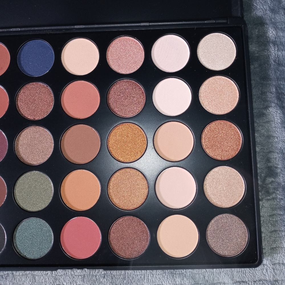 NIB Professional Eyeshadow Palette - Picture 7 of 10
